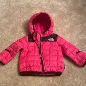 Barely worn Infants NorthFace Thermoball Eco size 3-6 months